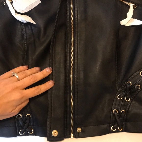 🚨 FAUX LEATHER JACKET - Picture 5 of 9